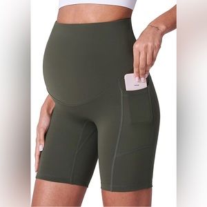 Green maternity workout shorts size small